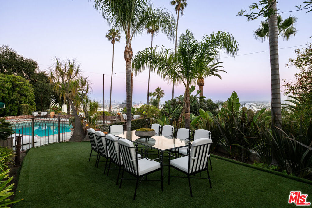2003 La Brea Terrace Property Photo 4
