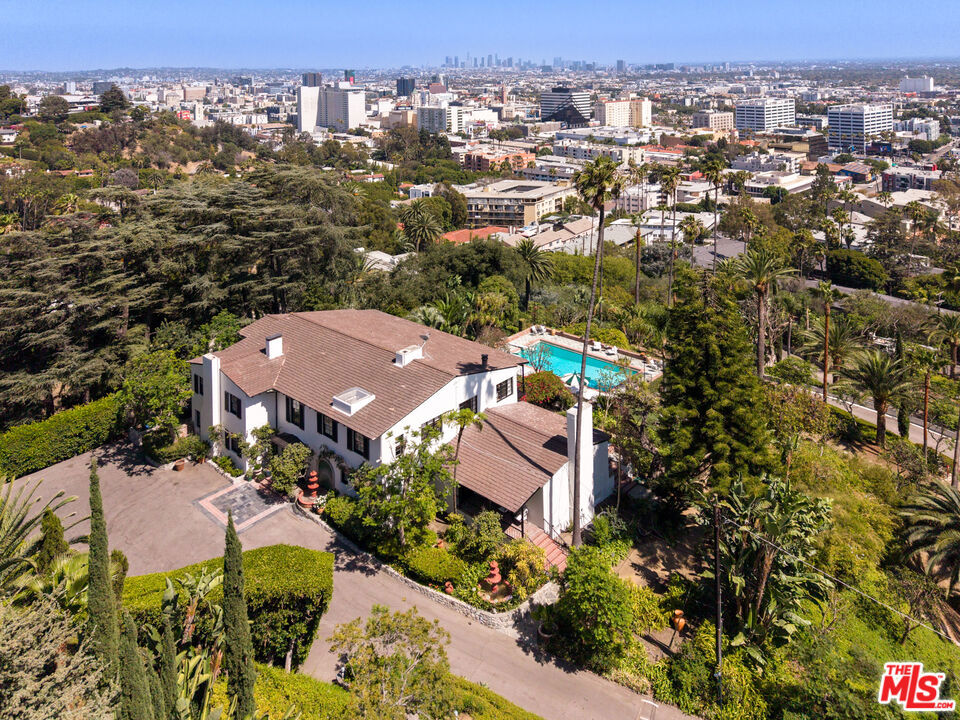 2003 La Brea Terrace Property Photo 8