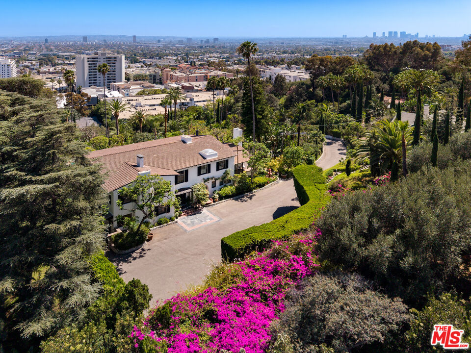 2003 La Brea Terrace Property Photo 9