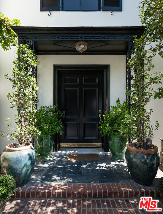 2003 La Brea Terrace Property Photo 11