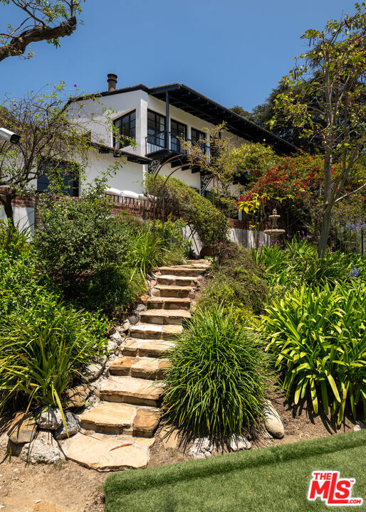 2003 La Brea Terrace Property Photo 27
