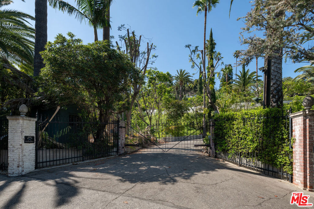 2003 La Brea Terrace Property Photo 31