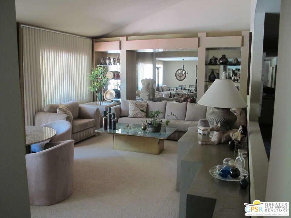 1586 S San Mateo Drive Property Photo 2