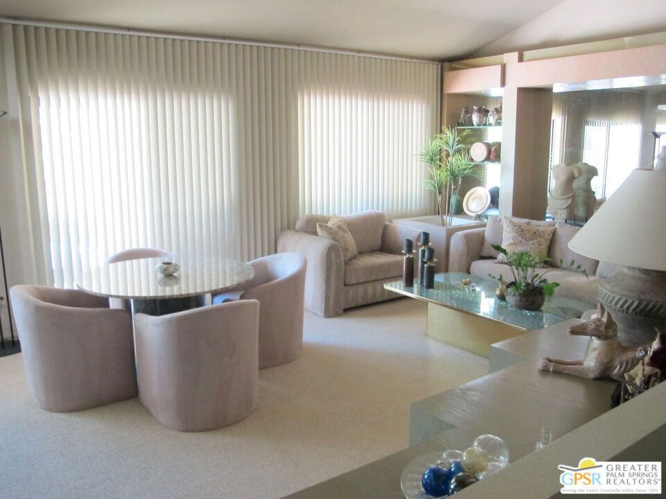 1586 S San Mateo Drive Property Photo 3