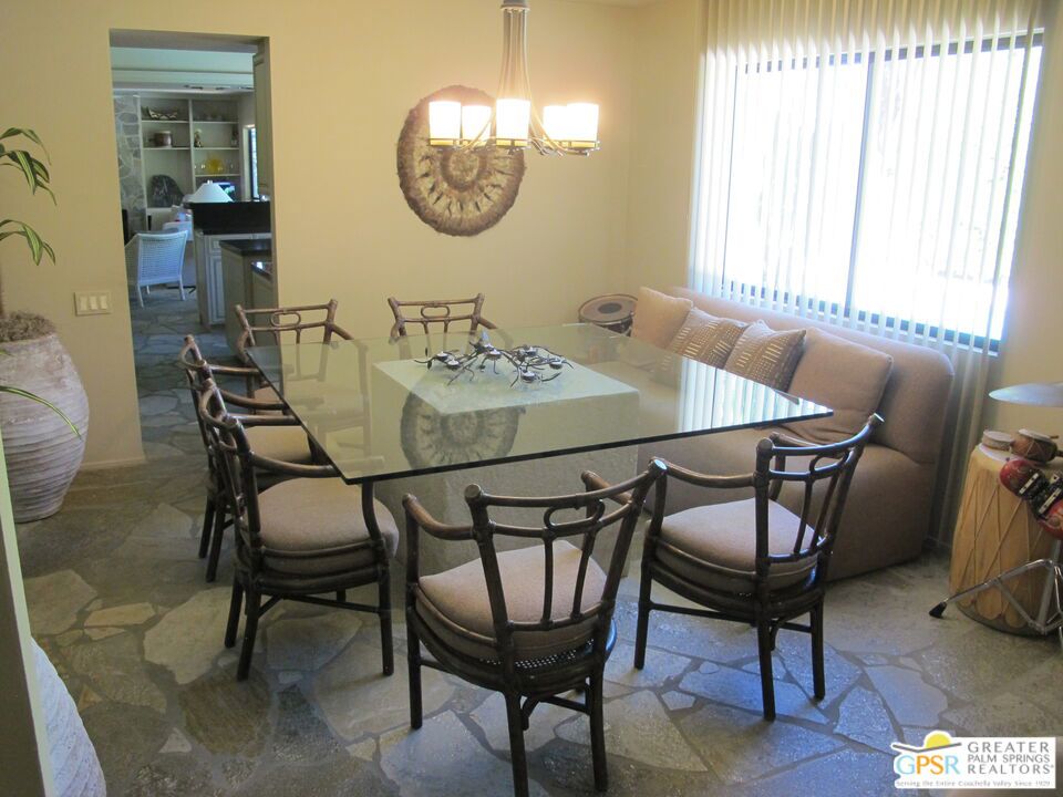 1586 S San Mateo Drive Property Photo 4