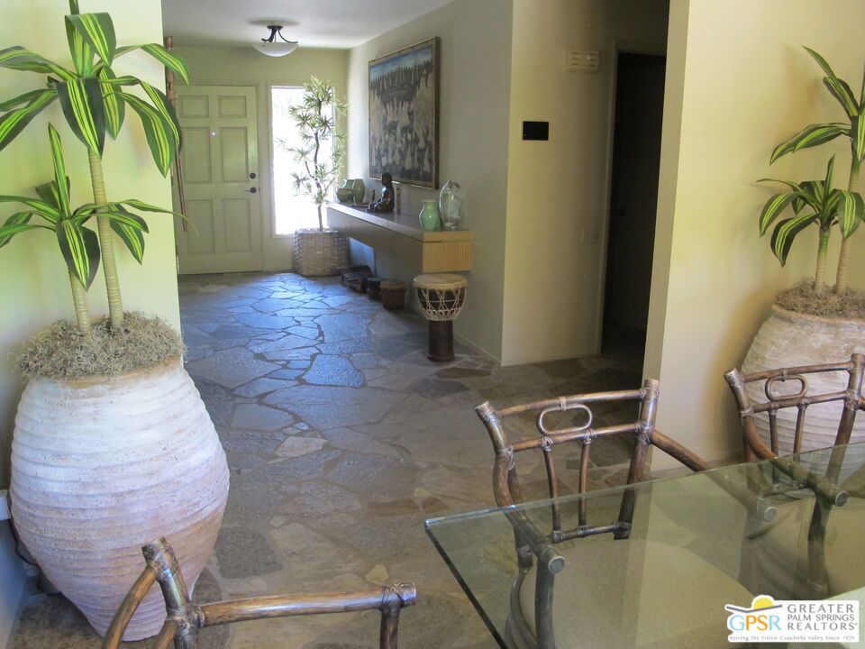 1586 S San Mateo Drive Property Photo 5