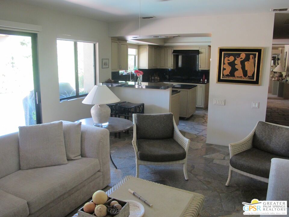 1586 S San Mateo Drive Property Photo 9