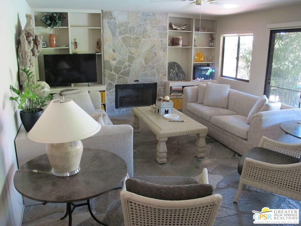 1586 S San Mateo Drive Property Photo 10