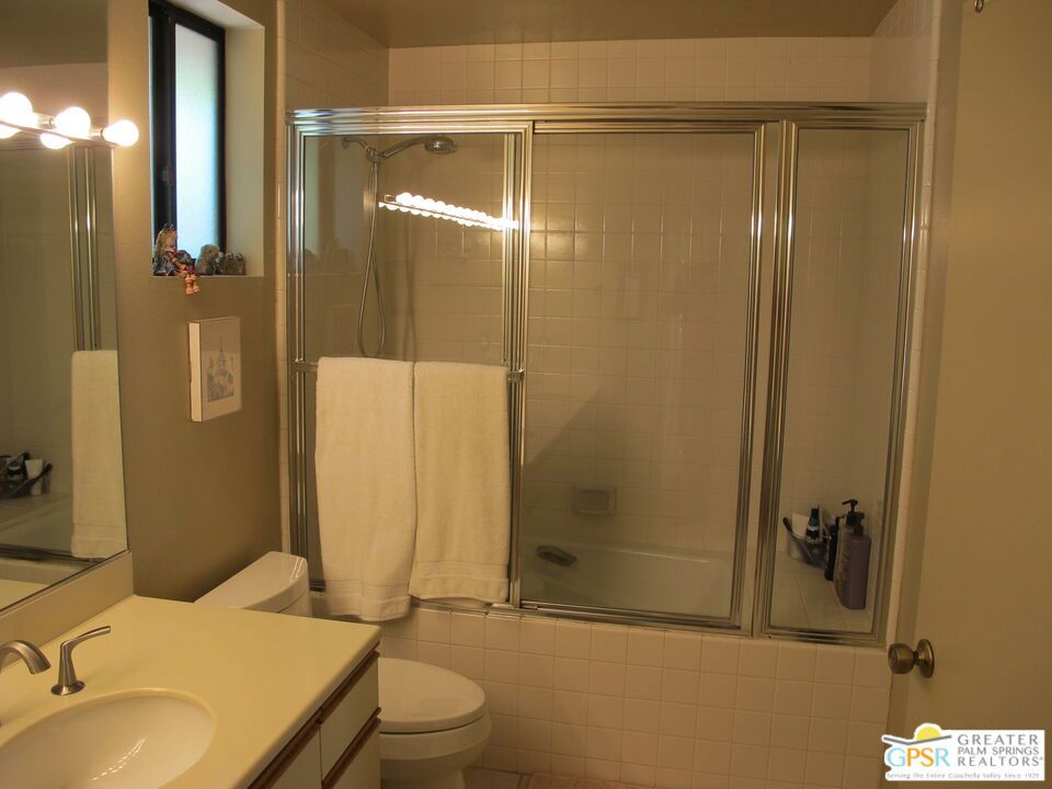 1586 S San Mateo Drive Property Photo 13