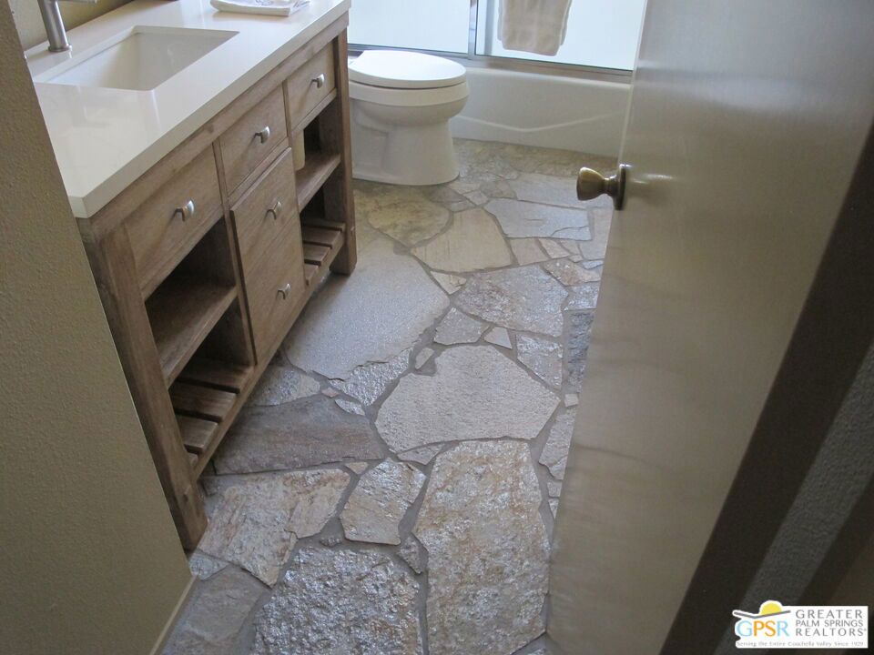 1586 S San Mateo Drive Property Photo 17