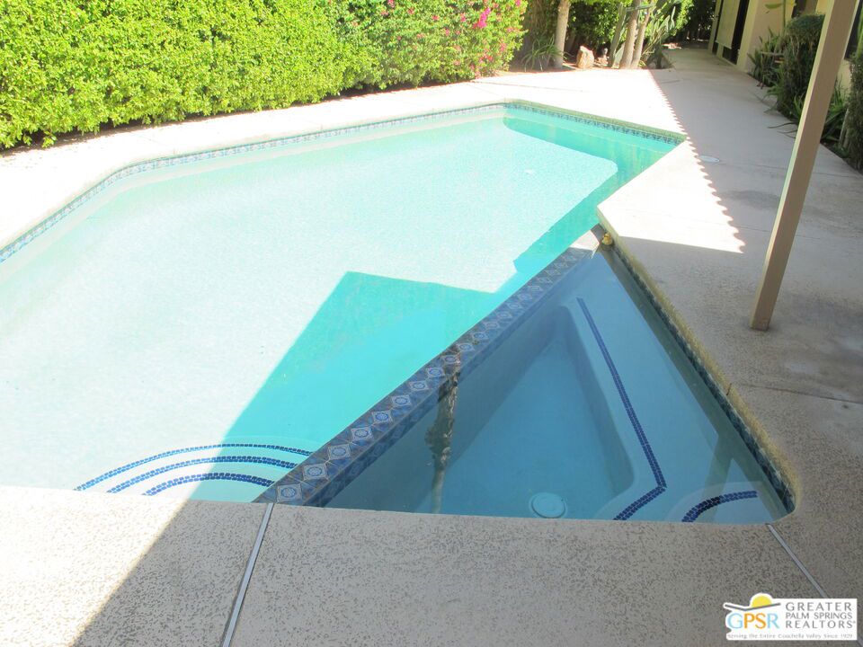 1586 S San Mateo Drive Property Photo 18