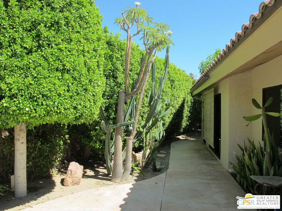 1586 S San Mateo Drive Property Photo 20