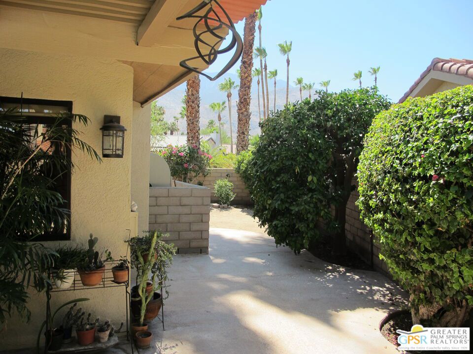 1586 S San Mateo Drive Property Photo 21