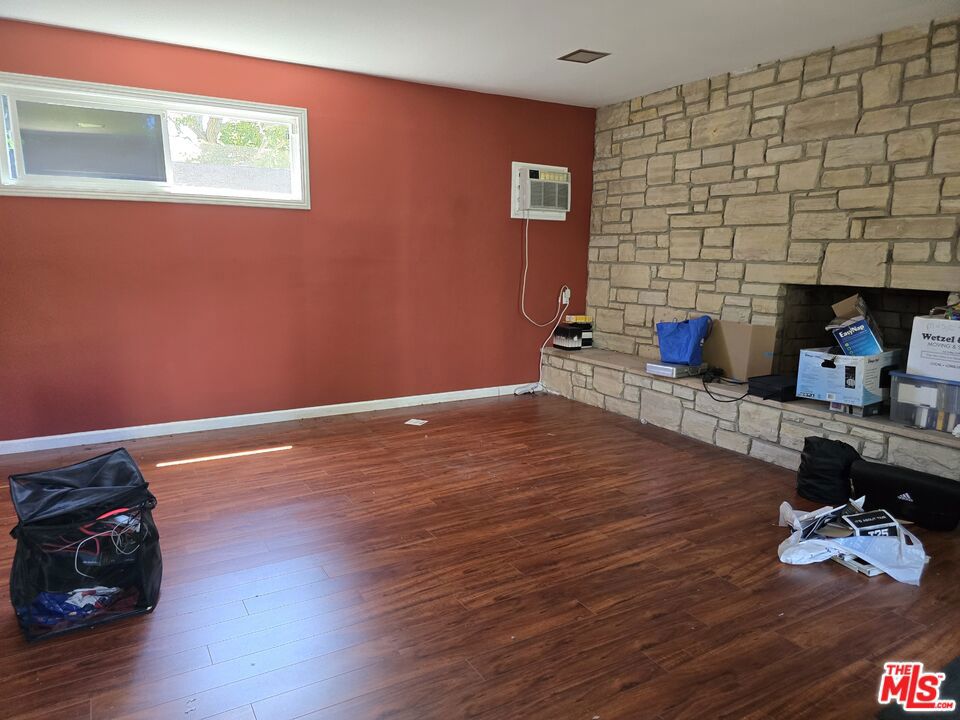 612 W Ellis Avenue Property Photo 7