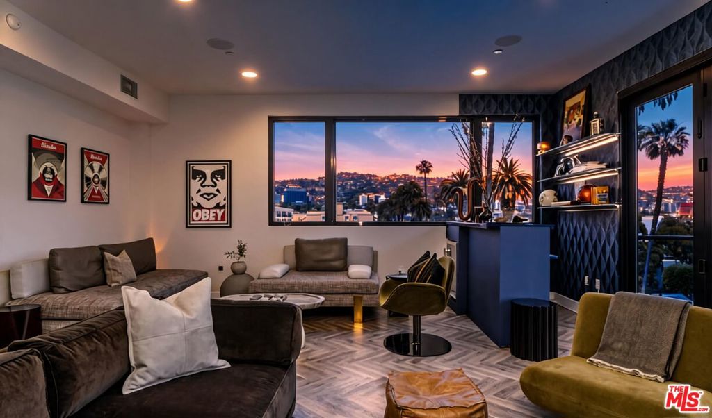 137 N Doheny Drive 2 Property Photo 3