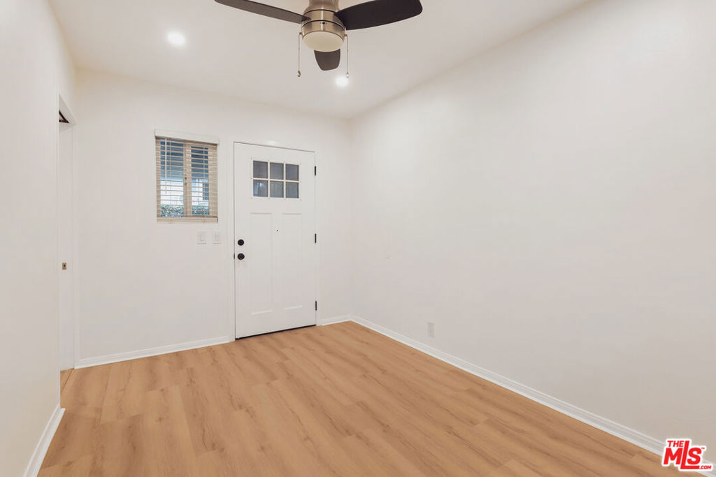 806 Navy Street Property Photo 18