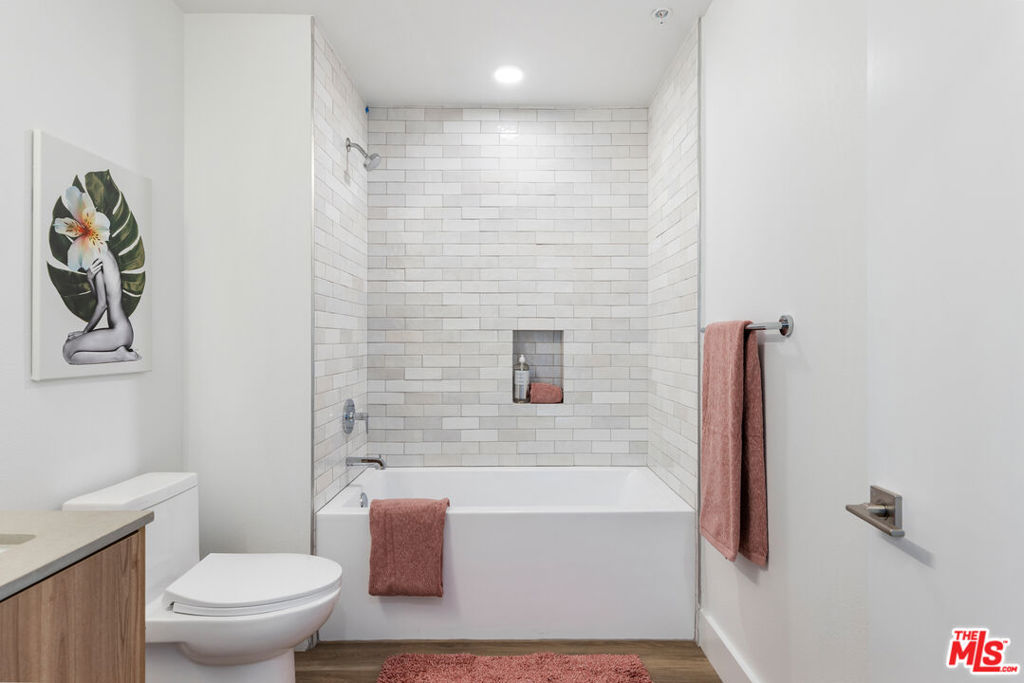 3800 Mentone Avenue 407 Property Photo 5