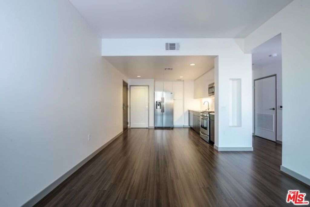 3033 Wilshire Avenue 707 Property Photo 5