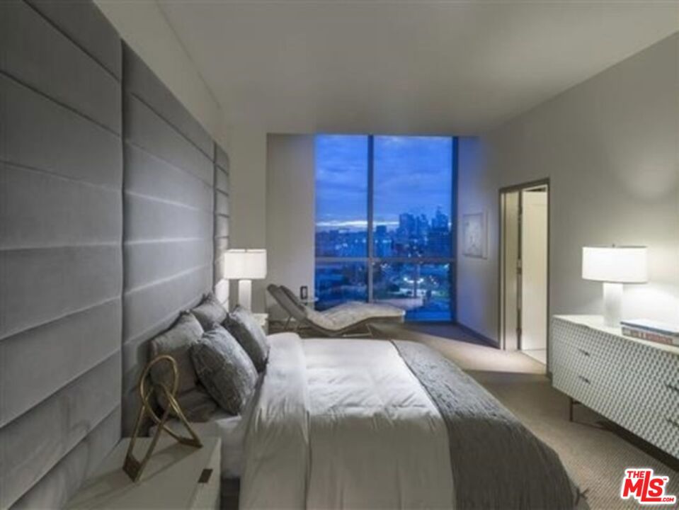 3033 Wilshire Avenue 707 Property Photo 7