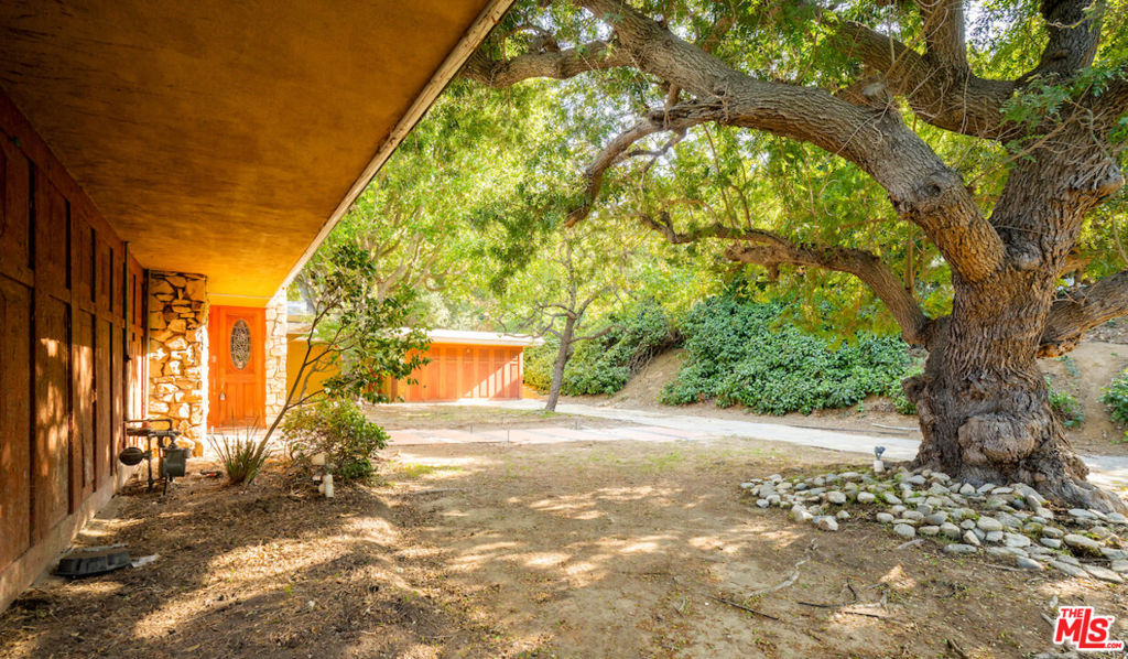 9966 Liebe Drive Property Photo 6