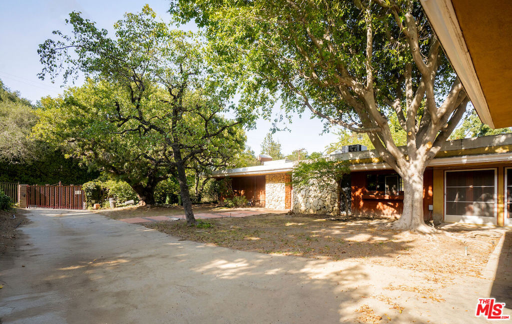 9966 Liebe Drive Property Photo 7