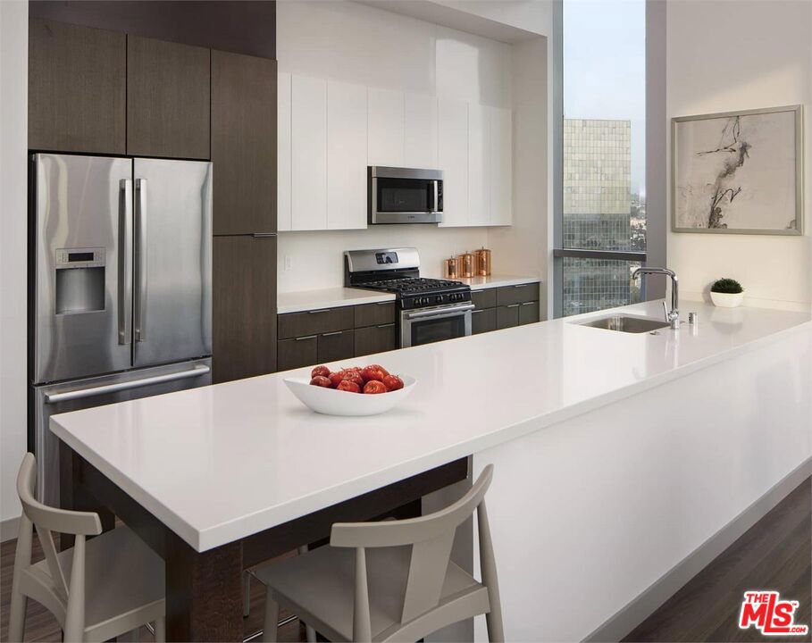 3033 Wilshire Avenue Ph1604 Property Photo 10
