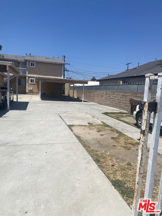 1045 W 103rd Street Property Photo 2