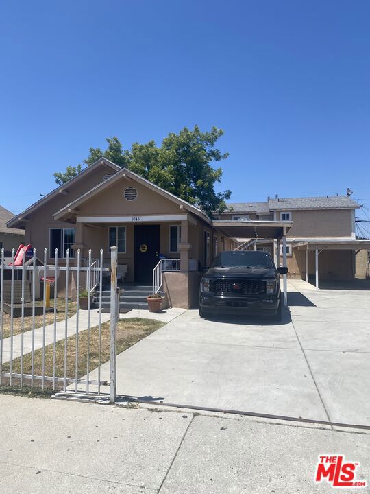 1045 W 103rd Street Property Photo 5
