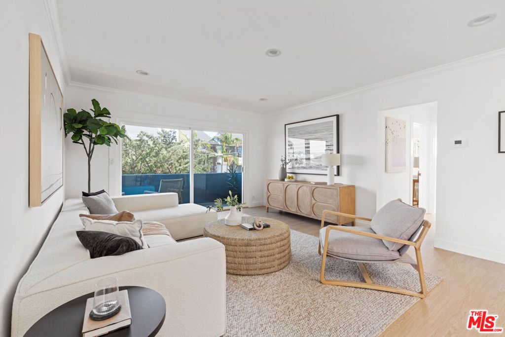 423 Pier Avenue 4 Property Photo 1