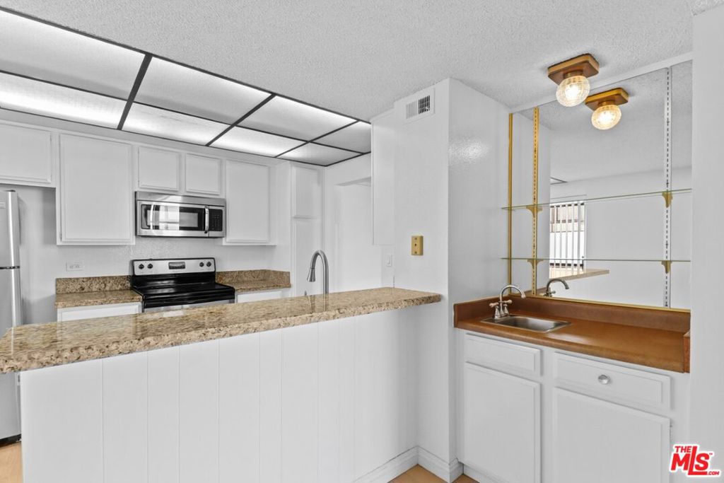 10535 Wilshire Boulevard 603 Property Photo 7