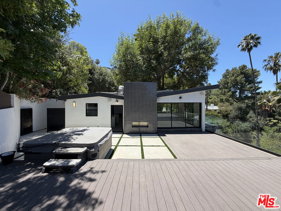 3565 Multiview Drive Property Photo 1