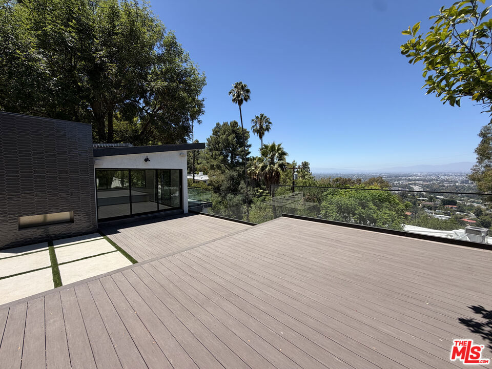 3565 Multiview Drive Property Photo 2
