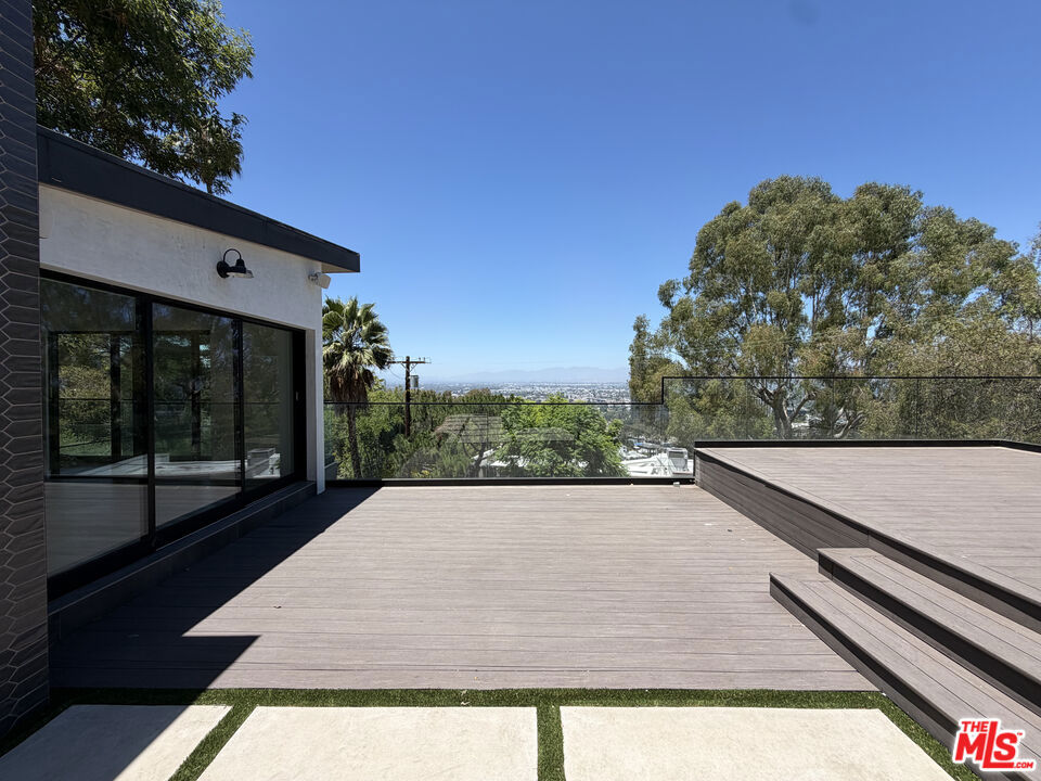 3565 Multiview Drive Property Photo 3