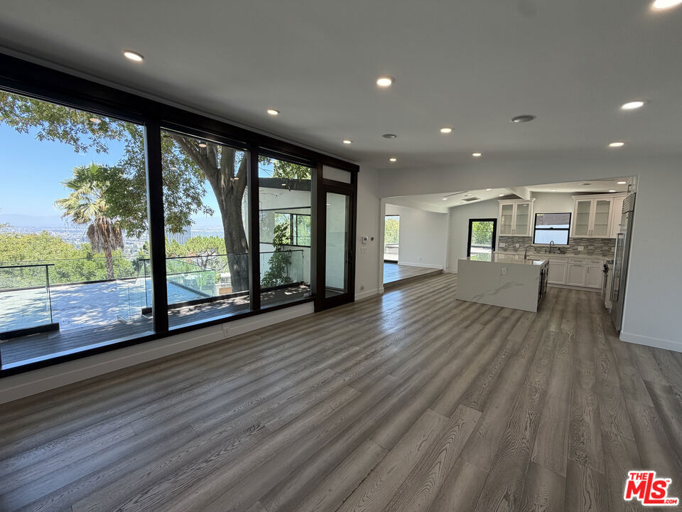 3565 Multiview Drive Property Photo 6