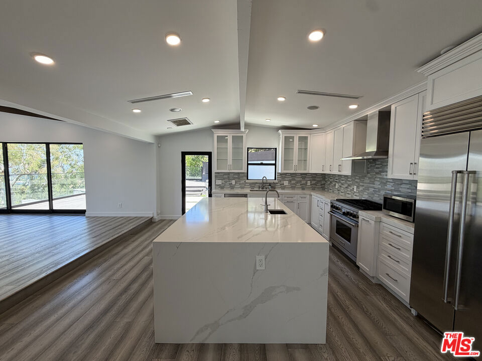 3565 Multiview Drive Property Photo 8