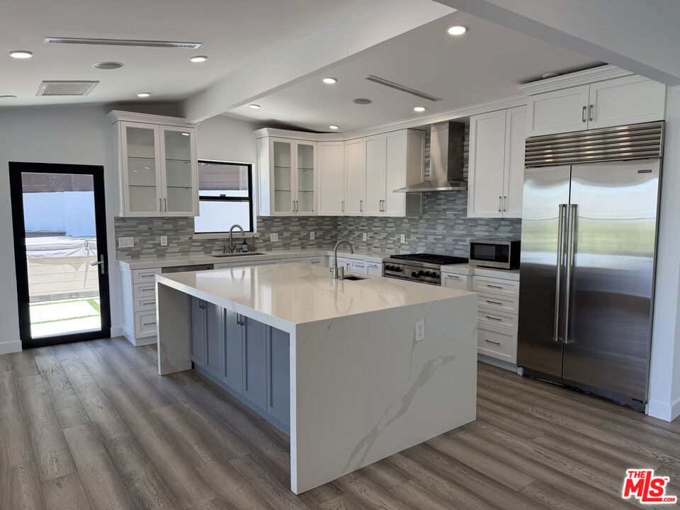 3565 Multiview Drive Property Photo 9