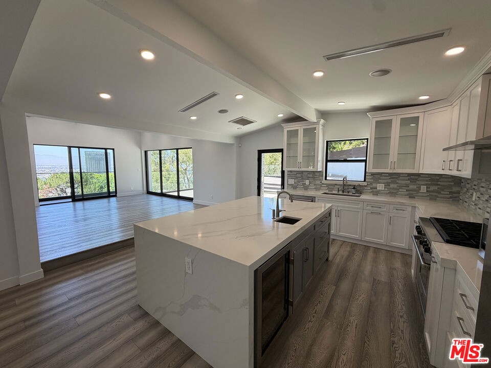 3565 Multiview Drive Property Photo 10