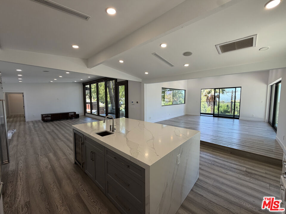 3565 Multiview Drive Property Photo 11