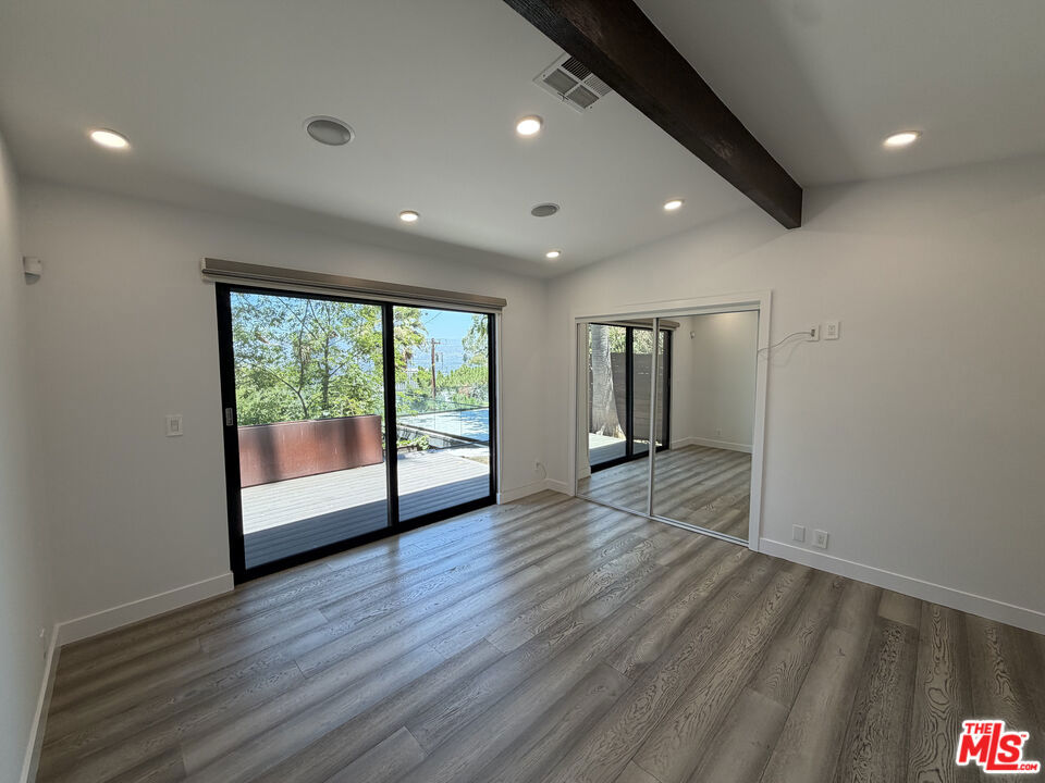 3565 Multiview Drive Property Photo 14