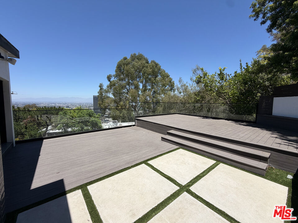 3565 Multiview Drive Property Photo 18