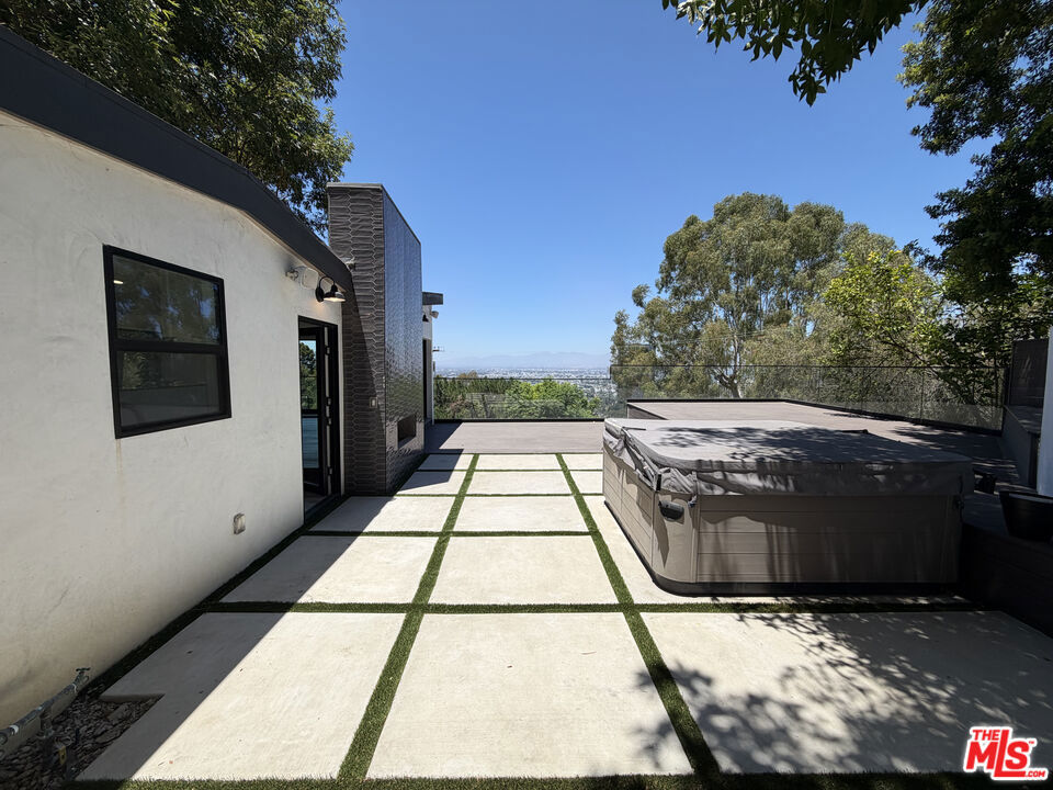 3565 Multiview Drive Property Photo 19