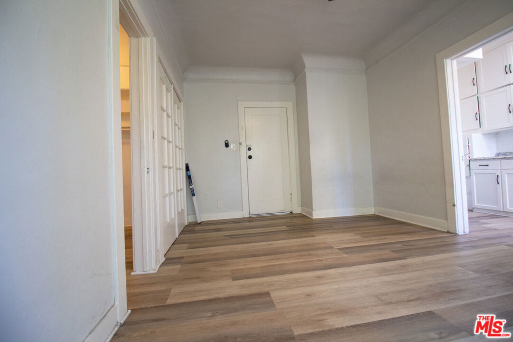 1316 S Mariposa Avenue 208 Property Photo 3