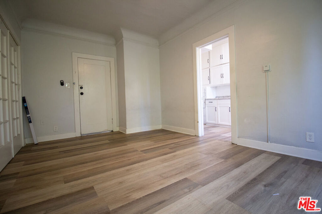 1316 S Mariposa Avenue 208 Property Photo 4