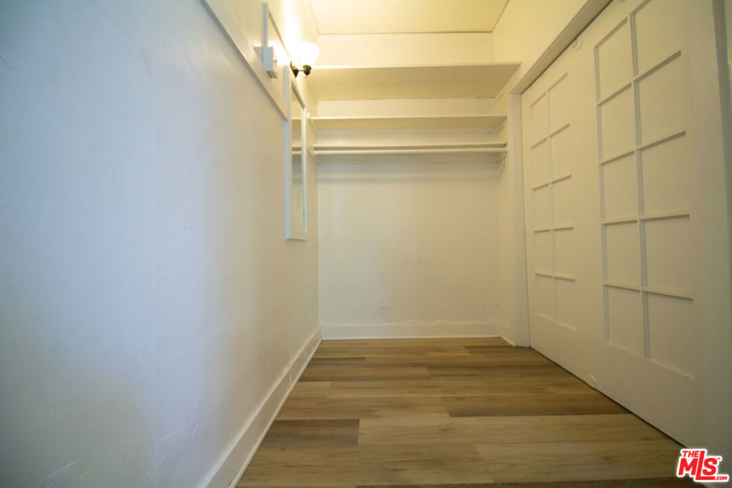 1316 S Mariposa Avenue 208 Property Photo 5