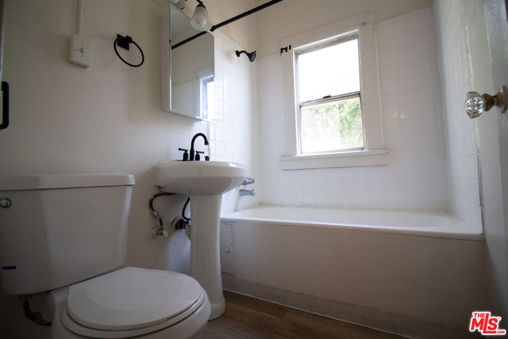 1316 S Mariposa Avenue 208 Property Photo 6