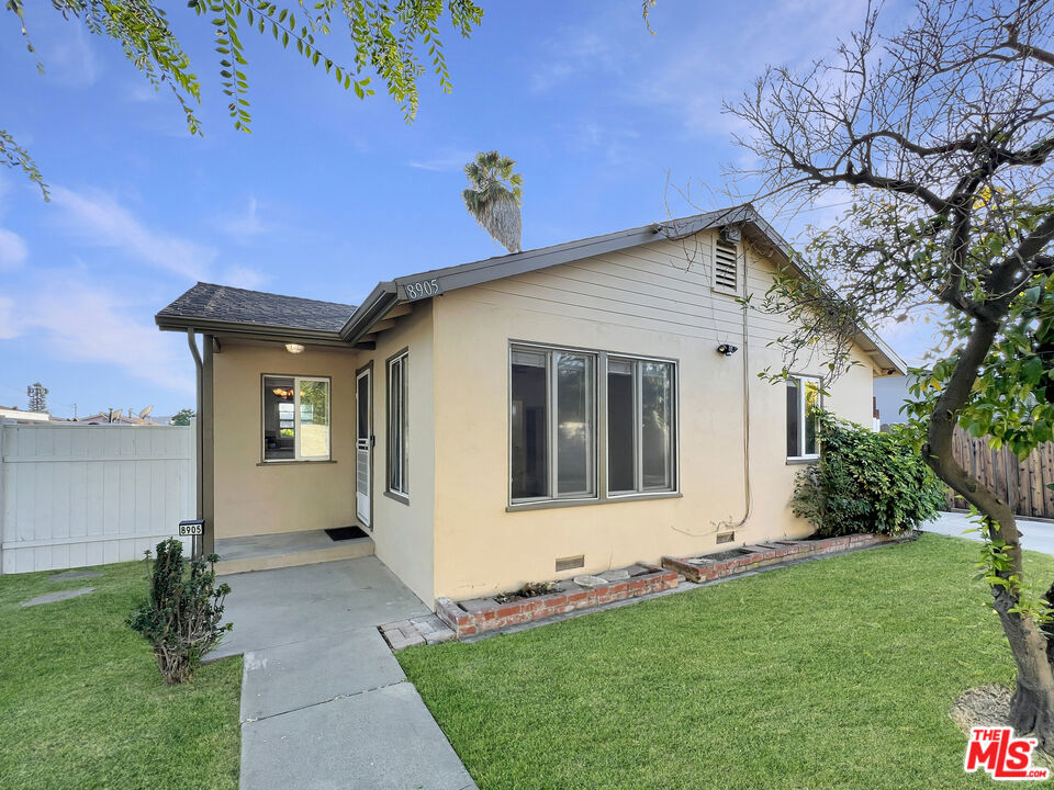8905 Nogal Avenue Property Photo 1