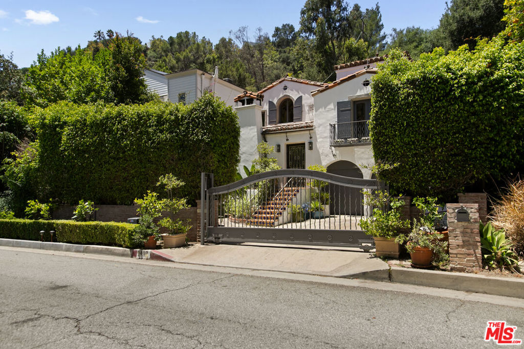 1407 N Beverly Drive Property Photo 1