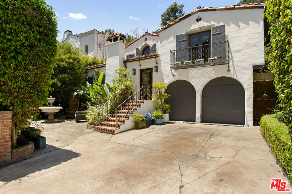 1407 N Beverly Drive Property Photo 2
