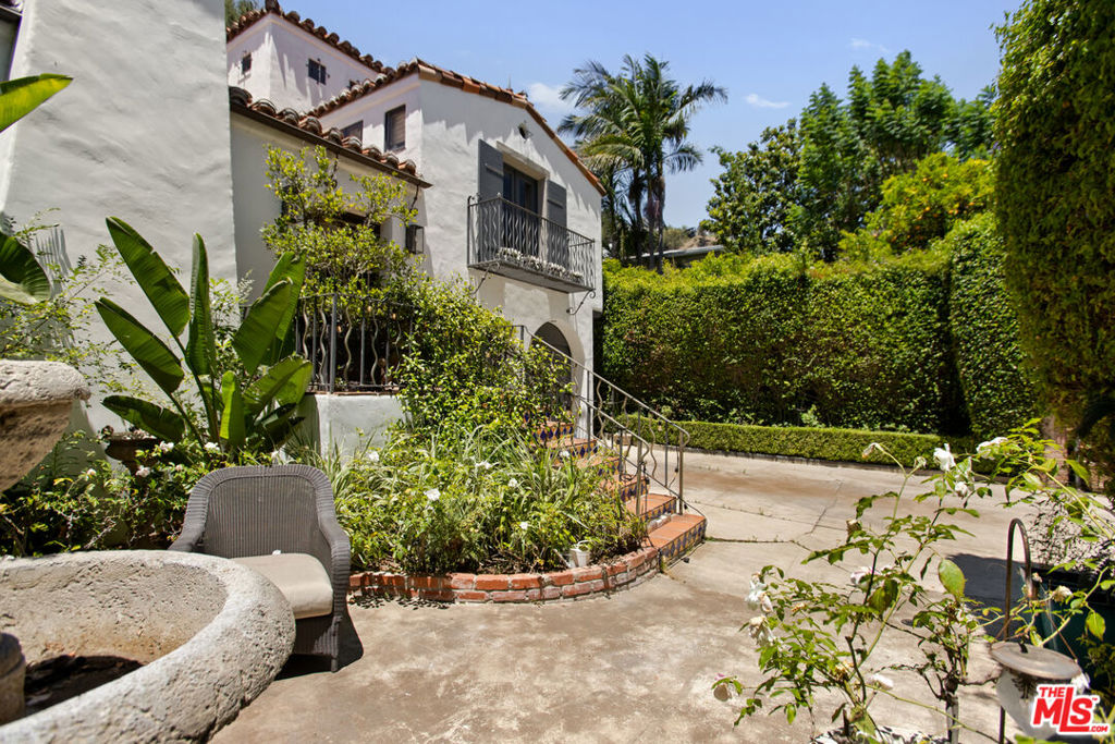 1407 N Beverly Drive Property Photo 7
