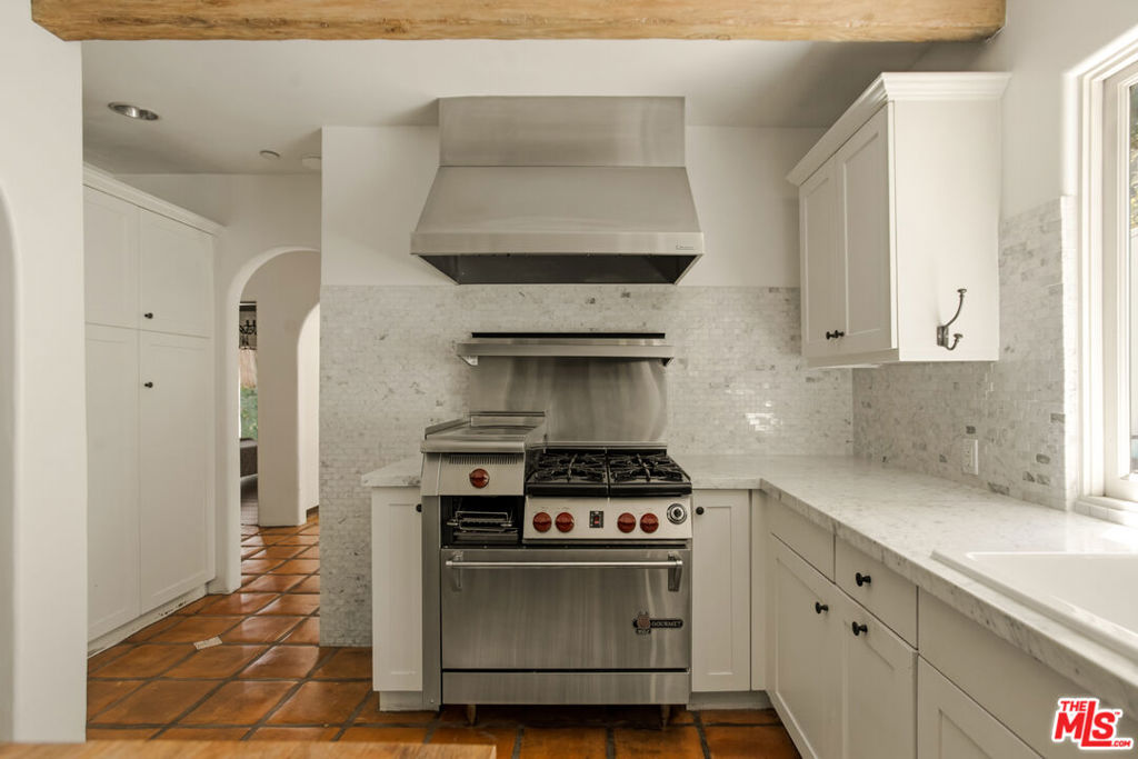 1407 N Beverly Drive Property Photo 24